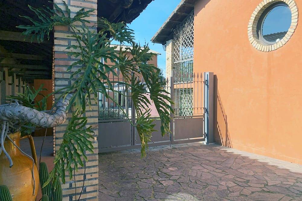 Entire apartment, Bracciano Lake Farmhouse - Apt. Blue in Anguillara Sabazia, Lake Bracciano