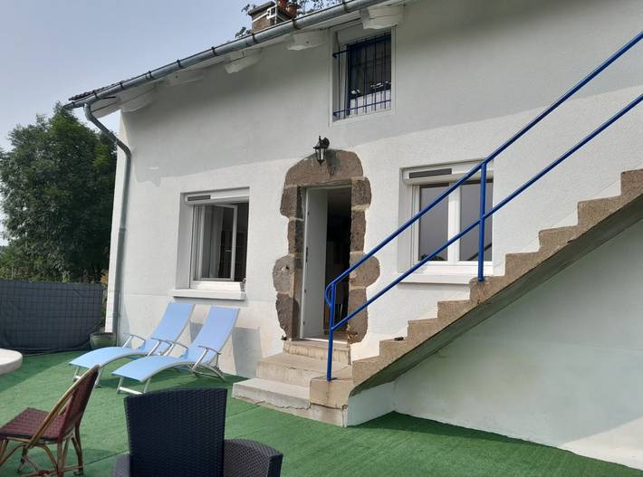 Gîte pour 8 personnes, avec terrasse et jardin - 1
