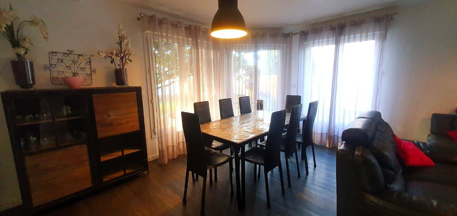 Au Magnolia in Combs-la-Ville, Sena y Marne