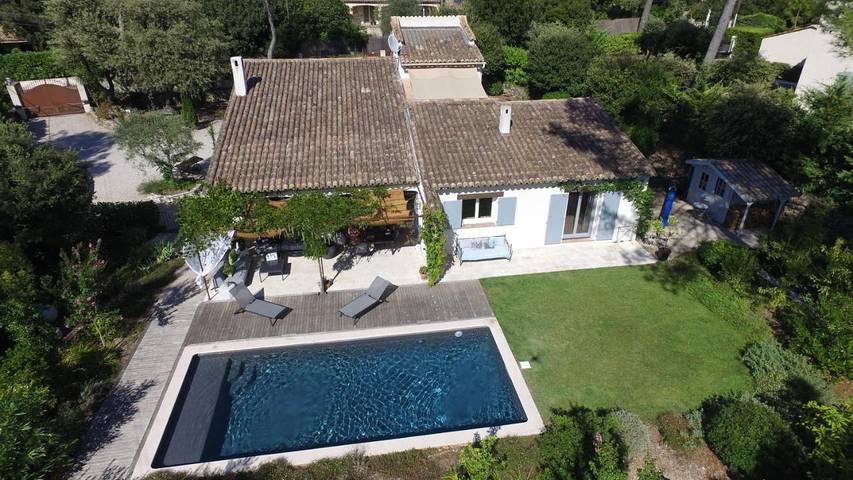 Chambre d’hôte pour 2 personnes, avec Terrasse et Jardin ainsi que Piscine et Vue à Valbonne