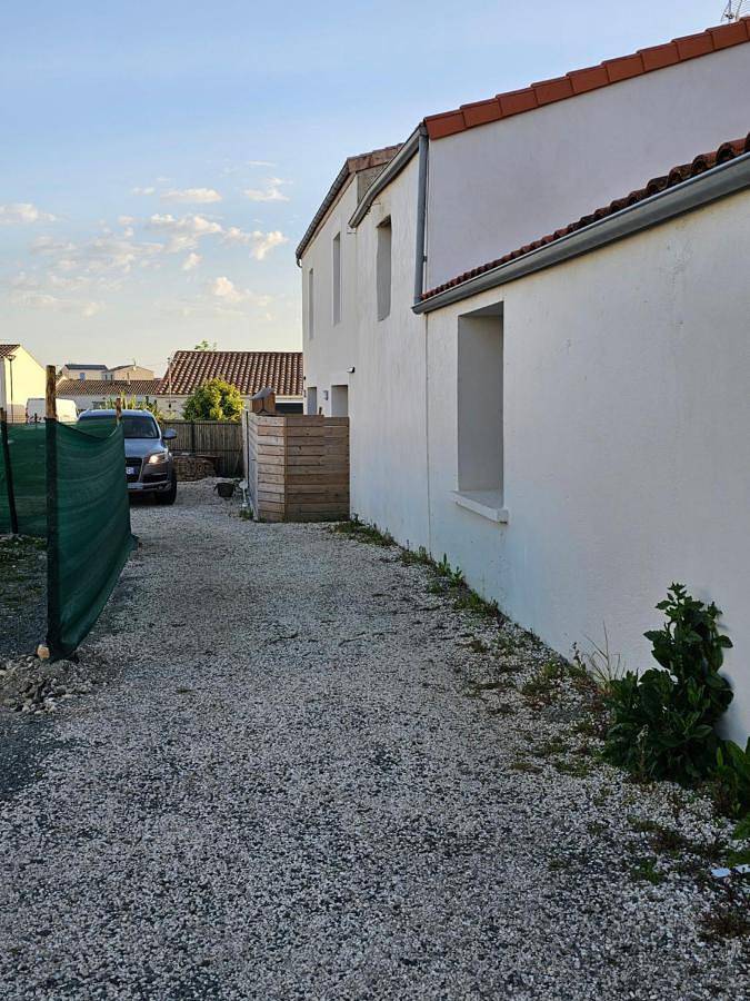Two-Bedroom House in Saint-Xandre, Région de La Rochelle