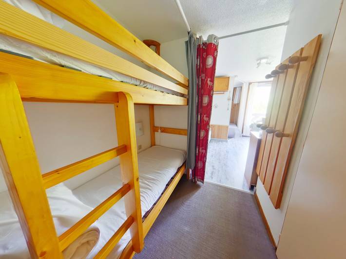 Ganze Wohnung, Helles Studio mit Loggia und Parkplatz in Les Rousses in Les Rousses, Regionaler Naturpark Hochjura