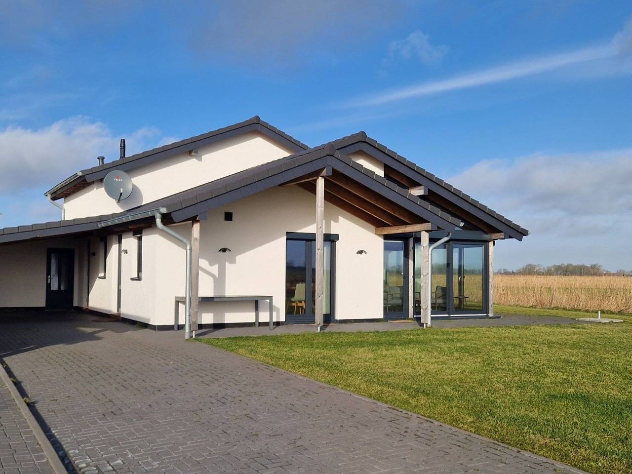 Gemütliche Ferienwohnung mit Terrasse, WLAN und Parkplatz, 1000 m vom Strand entfernt in Eckwarderhörne, Butjadingen