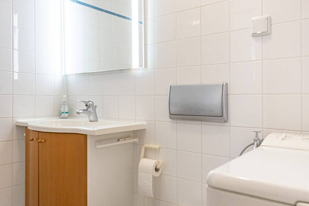 Ganze Wohnung, Apartmenthaus Arkona Vitte nur ca. 200m zum Strand, Wlan, 2-4 Personen in Hiddensee, Vorpommern-Rügen