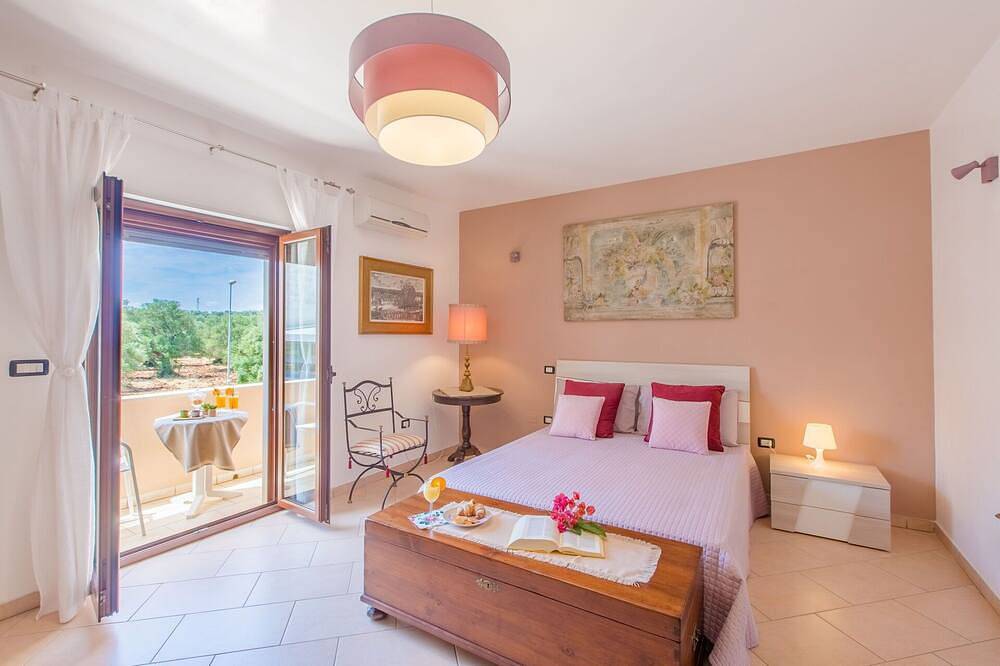 Entire apartment, Nice apartment for 7 people with A/C, Wifi, Tv and patio, close to Ostuni in Carovigno, Salento