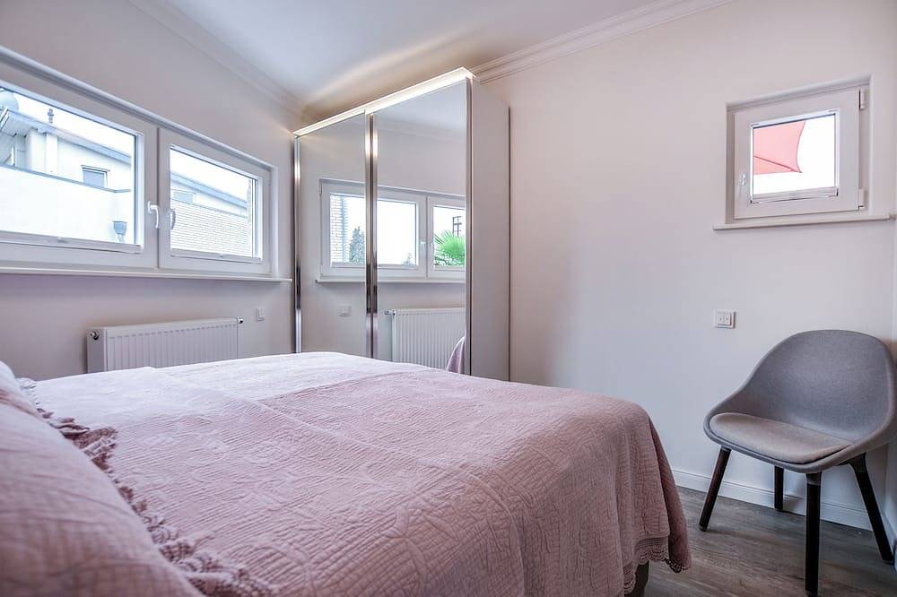 Ganze Wohnung, Stylisch & Schick, 2 Zimmer Terrassen-Wohnung, 4 Personen, U-Bahn 2 Gehminuten in Nippes (Köln), Köln