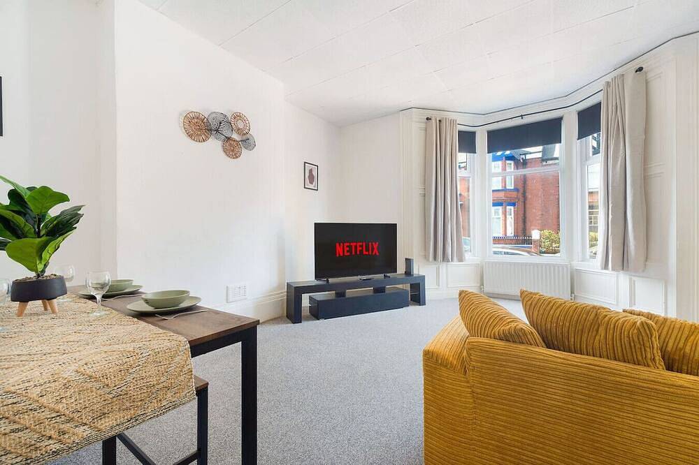 Large Spacious Home|Parking|8 bedrooms|sleeps 14 in Sunderland