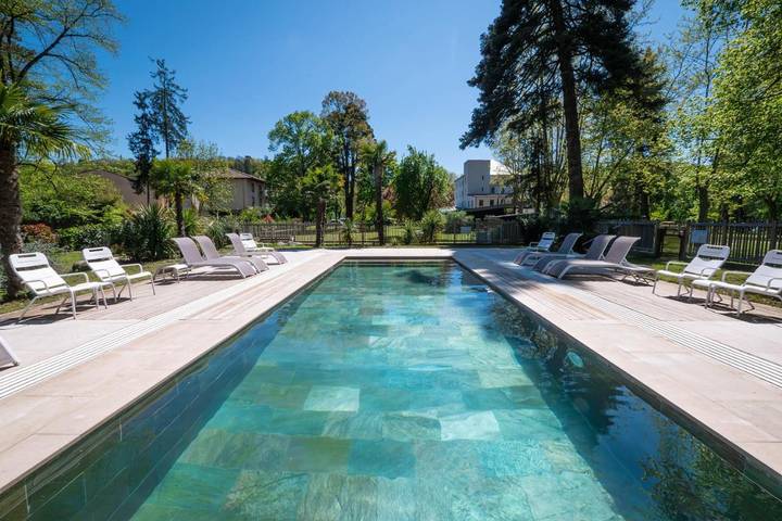 Location de vacances pour 2 personnes, avec Terrasse et Jardin ainsi que Piscine et Sauna à Saint-Affrique