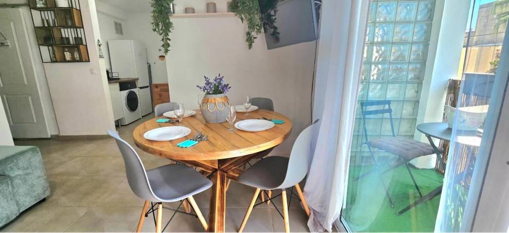 Apartamento de vacaciones para 4 personas, con piscina además de vistas y jardín - 1