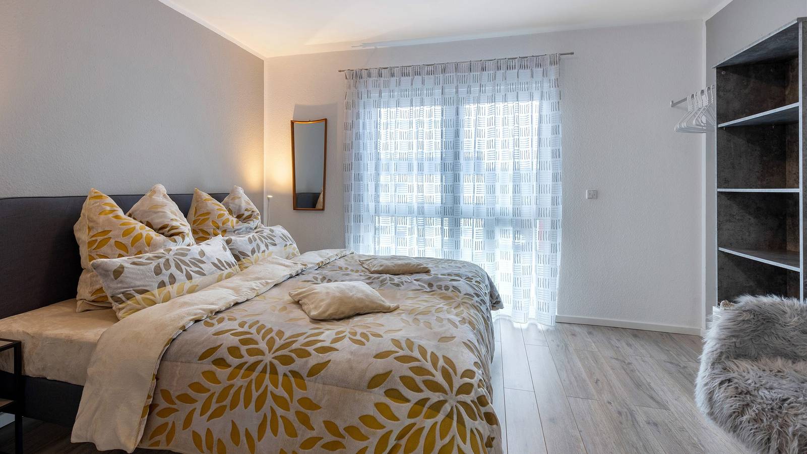 Ganze Wohnung, Ferienwohnung 'Haus Unterm Hohenstoffel' mit privater Terrasse und Wi-Fi in Hilzingen, Hegau