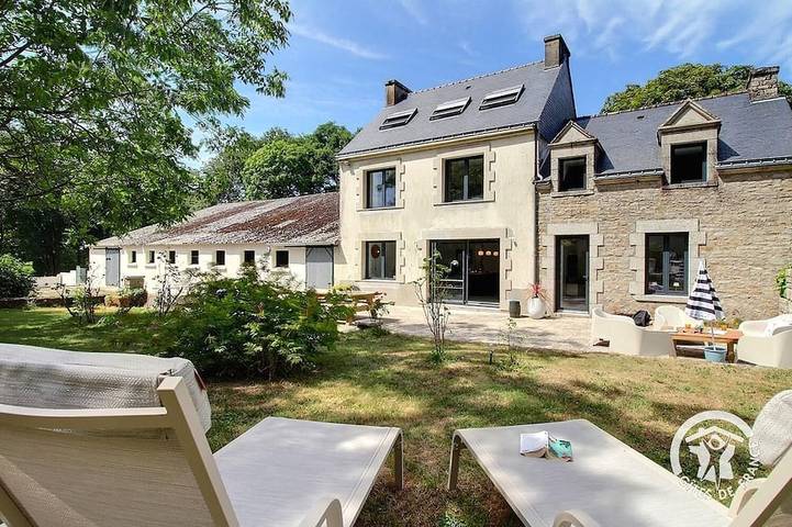Location de vacances pour 10 personnes, avec Terrasse et Jardin à Bignan