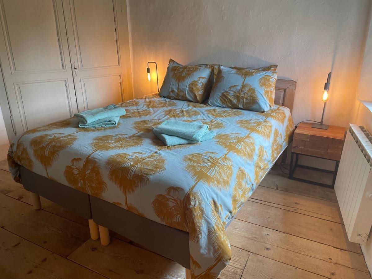 Appartement entier, One-Bedroom Apartment in Lussan, Région de Nîmes