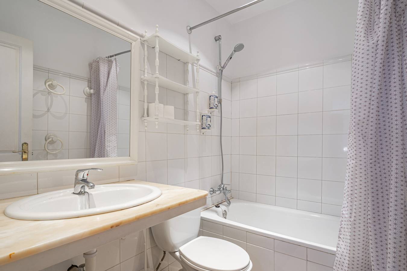 Casa Las Indianas 'Apartamento 3' con vistas a la montaña, jardín privado y Wi-Fi in Renedo de Cabuérniga, Cabuérniga