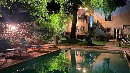 Cottage pour 10 personnes, avec terrasse ainsi que jardin et piscine, animaux acceptés à Lagamas