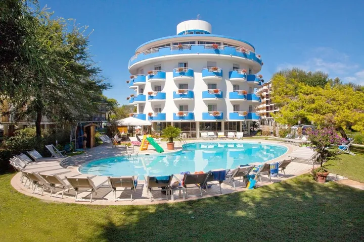 Hotel per 2 persone, con piscina e giardino - 1