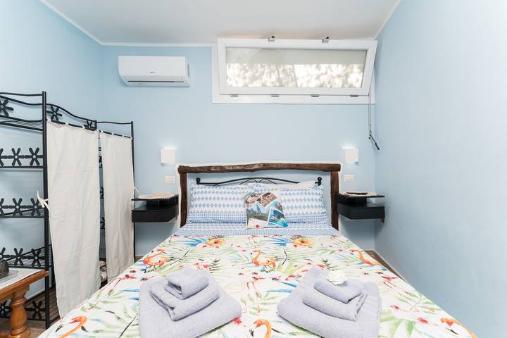 Entire apartment, 'Brocchedda' Room with Shared Garden, Wi-Fi, and Air Conditioning in Dorgali, Gulf of Orosei