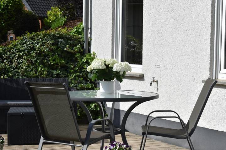 Ferienwohnung für 2 Personen, mit Terrasse und Garten sowie Ausblick