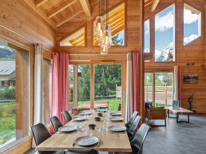 Chalet pour 9 personnes, avec Balcon ainsi que Jacuzzi et Terrasse