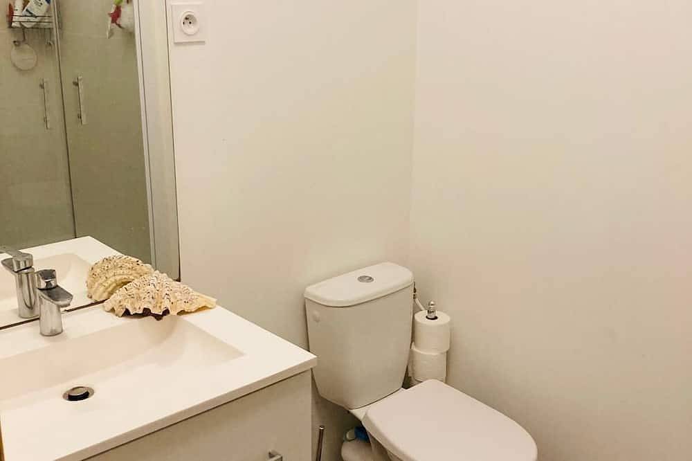 Entire apartment, Appartement Avec Terrasse, Arena Paris sud in Clamart, Hauts-de-Seine