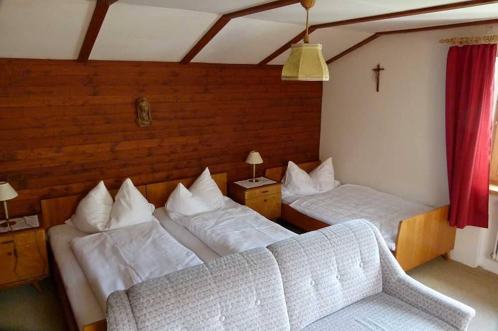 Dreibettzimmer (Typ A)  Z-Nr. 8 - Greber Christine - Frühstückspension Fernblick in Schoppernau, Bregenzerwald