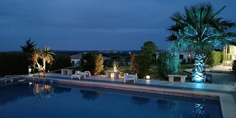 Gîte pour 4 personnes, avec terrasse ainsi que vue et piscine à Adissan - 4