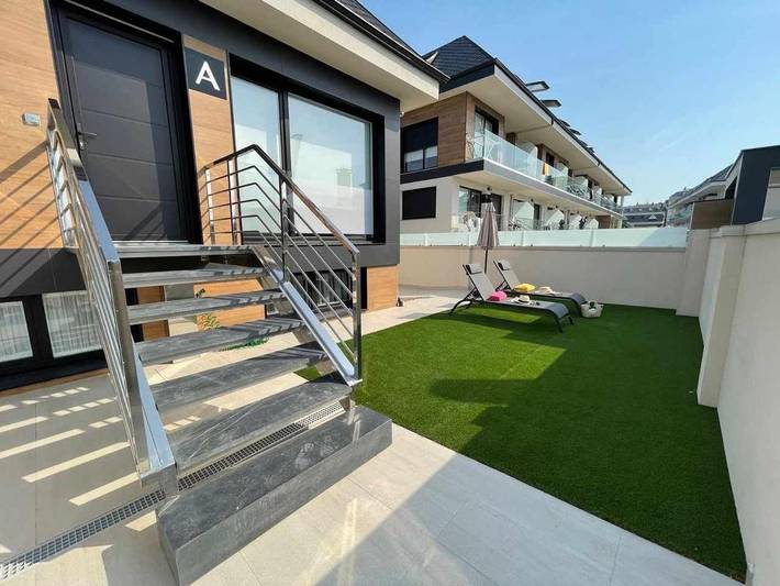 Apartamento para 8 personas, con Terraza además de Jardín y Piscina en Foz