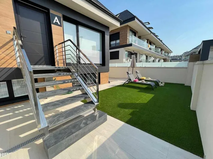 Holiday home for 8 people, with terrace and garden as well as pool, with pets - 1