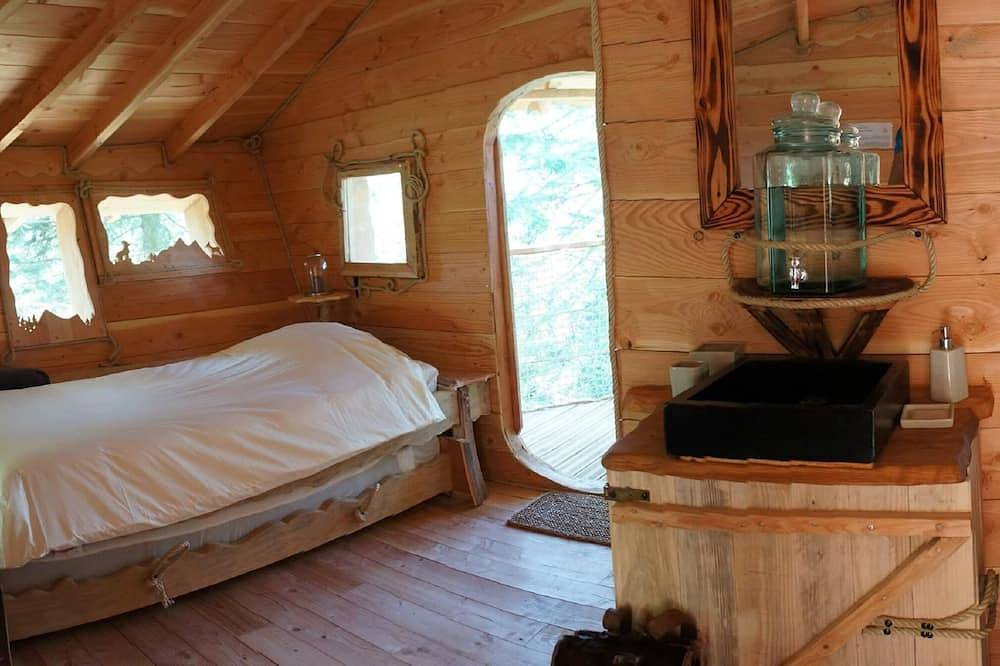 Cabane Méïzou des Puys-Cabaña de madera-Familiar-Baño privado-Vista al bosque in La Tour-d'Auvergne, Parque Natural Regional Volcans d'Auvergne