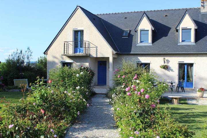 Chambre d’hôte pour 4 personnes, avec Balcon et Terrasse ainsi que Jardin et Vue