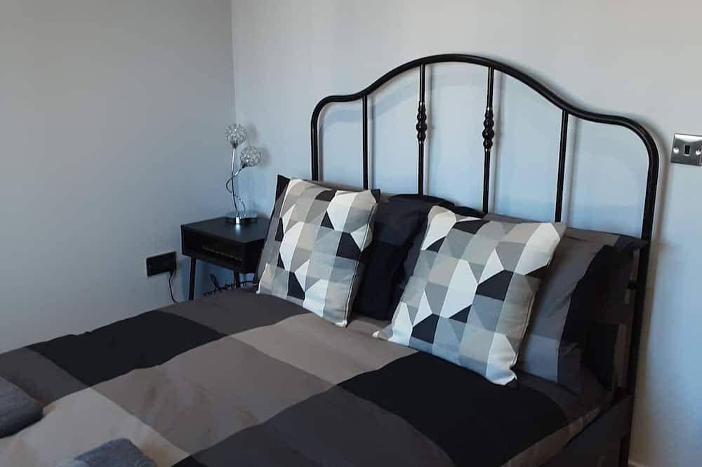 Entire apartment, Room 2 in shared apartment 2 The Maltings in Shepton Mallet, Somerset