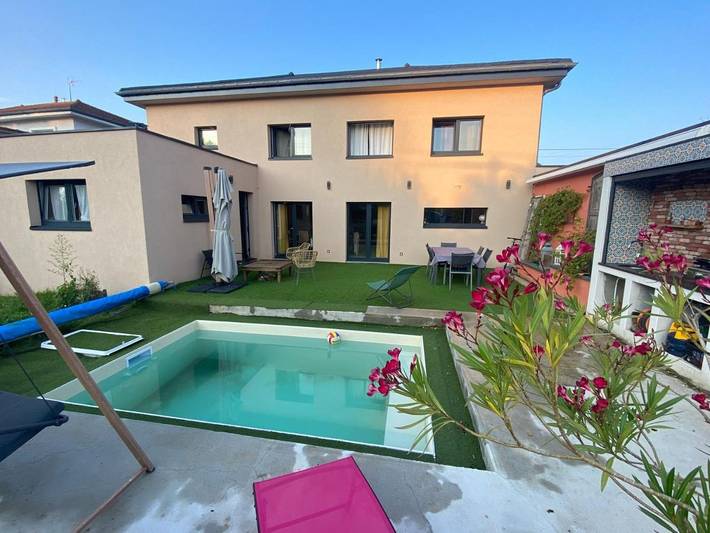 Location de vacances pour 12 personnes, avec piscine et terrasse, animaux acceptés à Besançon - 3