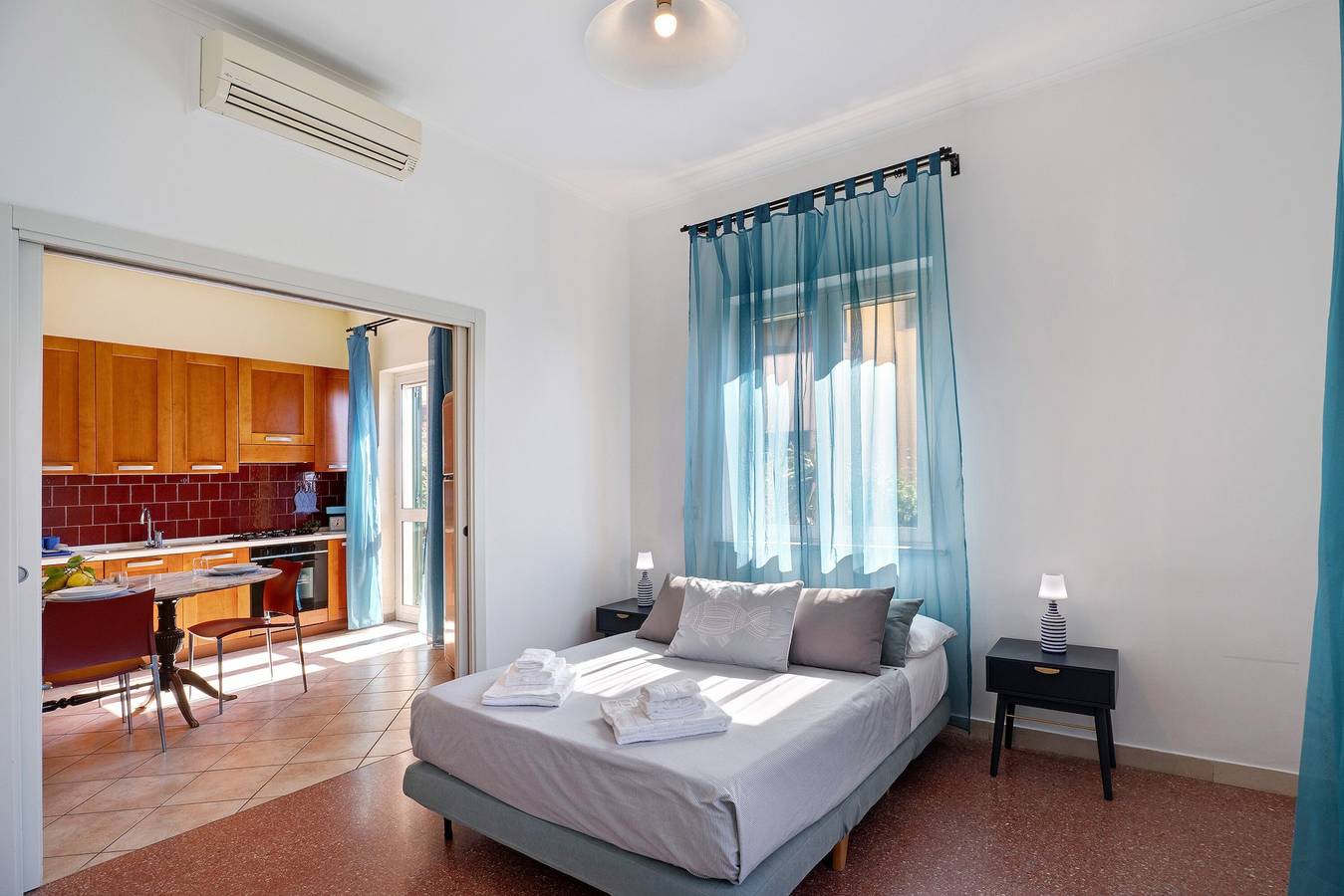 Ganze Wohnung, Ferienwohnung „Ebbrezza Di Mare“ mit Meerblick, privater Terrasse, Klimaanlage & Wlan in Meta, Neapel Provinz