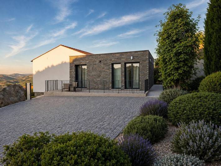 Location de vacances pour 6 personnes, avec jardin ainsi que vue et piscine dans Tabuaço - 3