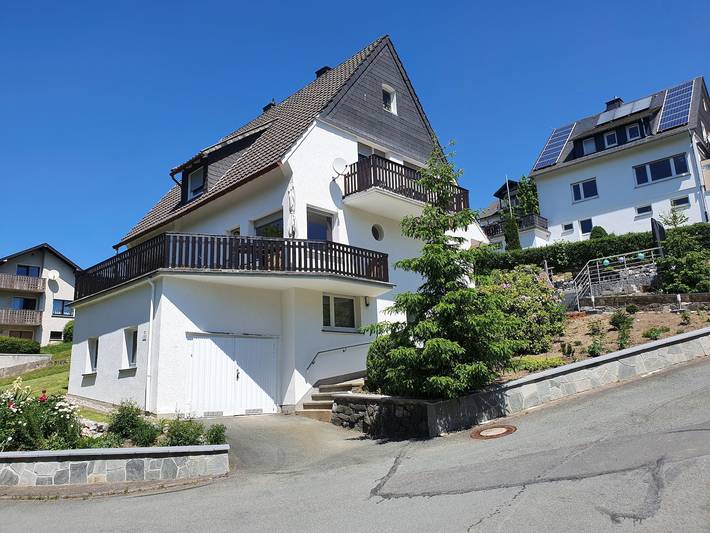 Ferienwohnung für 8 Personen, mit Balkon und Balkon/Terrasse sowie Terrasse und Garten in Olsberg