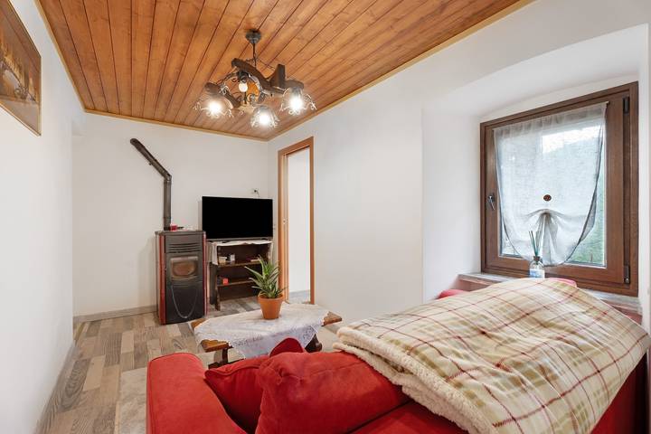 Entire apartment, Apartment "Casa del Sole" with Mountain View & Wi-Fi in Comune di Toceno, Ticino Alps and Verbano
