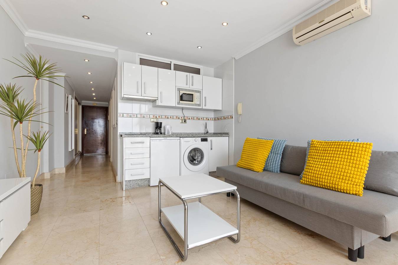 Hel studio-lejlighed, Casa Paraiso - Primera línea de playa in Playa El Bajondillo, Torremolinos