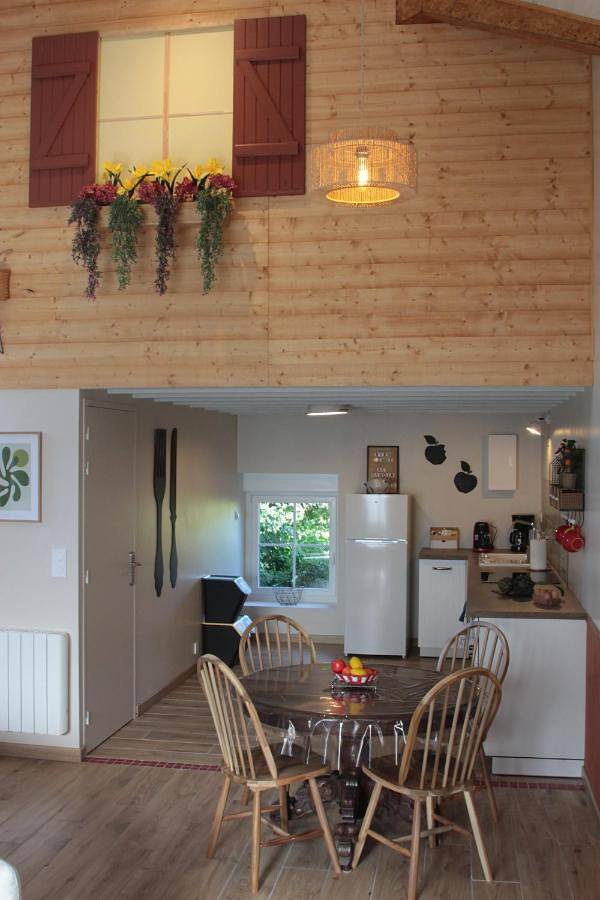 Location de vacances pour 4 personnes, avec piscine et jardin à Guiclan