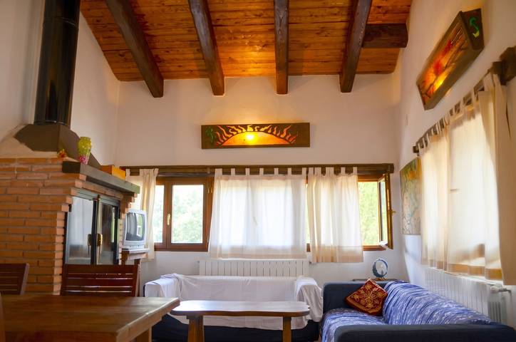 Ganze Wohnung, Geräumige Wohnung in Yeste mit Gemeinschaftspool in Yeste, Calares del Mundo y de la Sima