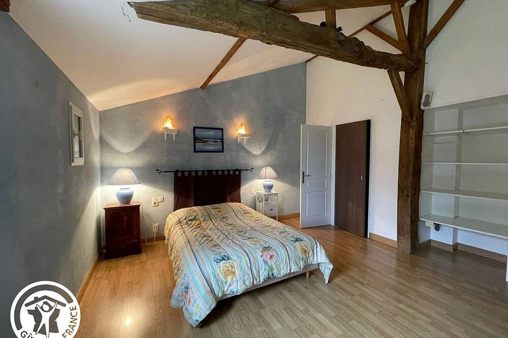Grange rénovée avec piscine privative - 4 ch, jardin clos, à 7 km d'Indian Forest in Le Champ-Saint-Père, Vendée