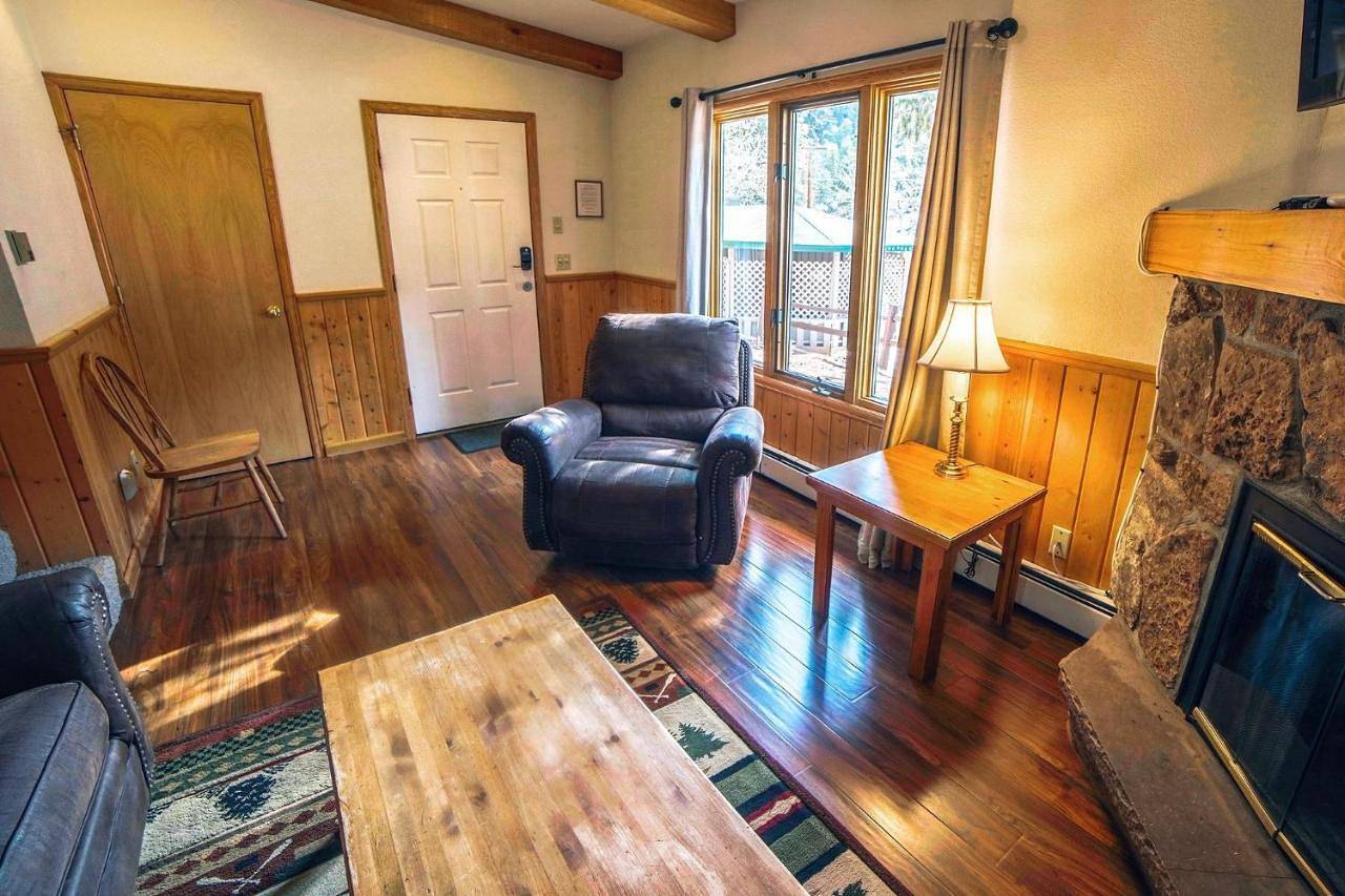 Sunnyside Knoll- 8 cabin in Estes Park, Larimer County