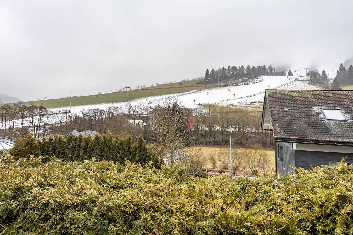 Ganze Wohnung, Ferienwohnung 'Fewo Zur Piste' mit Bergblick, privater Terrasse und Wi-Fi in Willingen, die Mittelgebirge