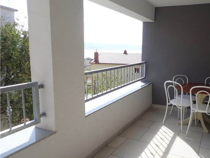Ferienwohnung für 4 Personen, mit Terrasse in Starigrad Paklenica - 2