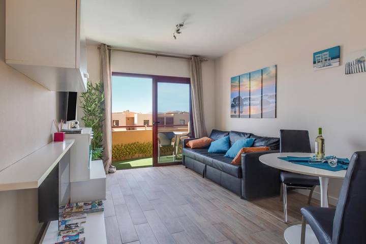 Apartamento entero, Apartamento vacacional "Bahía Sol Deluxe" con piscina, Wi-Fi, terraza in Caleta de Fuste, Antigua