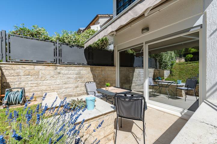 Ferienwohnung für 2 Personen, mit Terrasse und Garten in Poreč