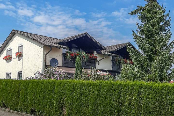 Ganze Wohnung, Ferienwohnung am Hasenweg - Ferienwohnung Edelweiß mit Garten in Ruhstorf an der Rott, Ostbayern