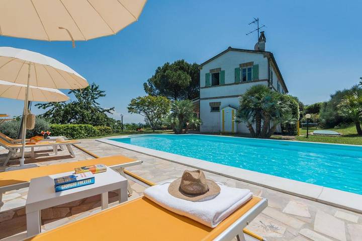 Casa vacanza per 7 persone, con panorama e piscina nonché giardino in Corinaldo
