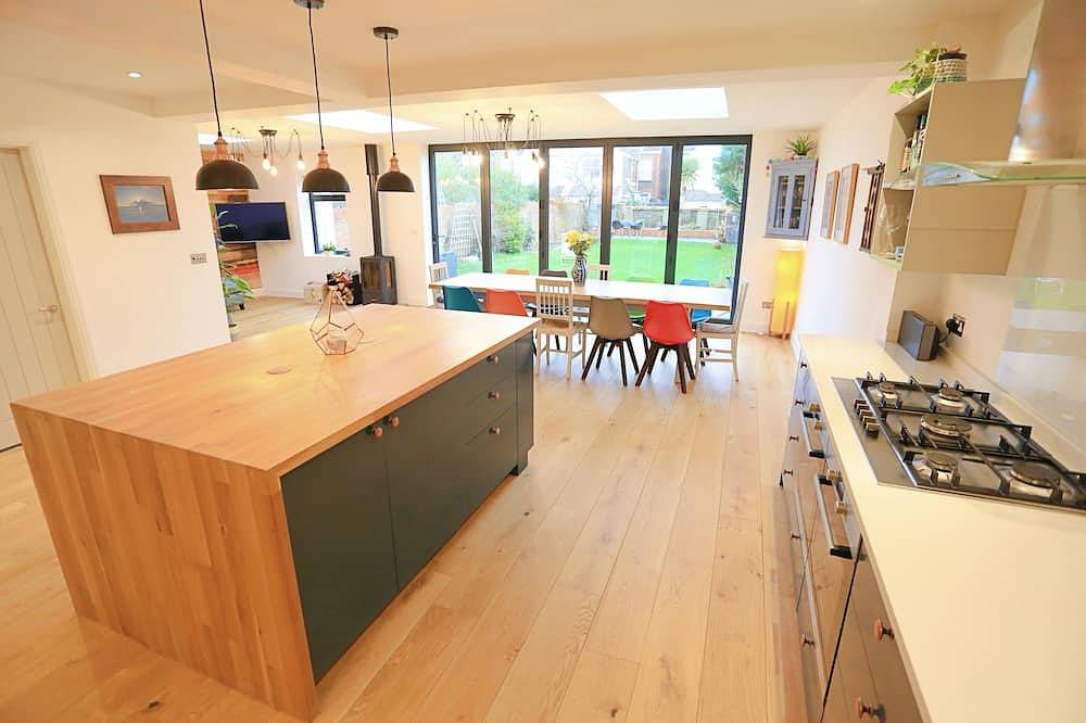 Log Cabin for 8 People in Hove, Brighton