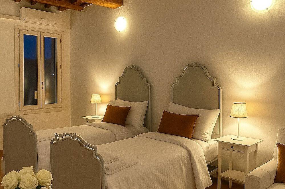 Ganze Wohnung, Large room without a kitchen in San Felice sul Panaro, Modena Provinz