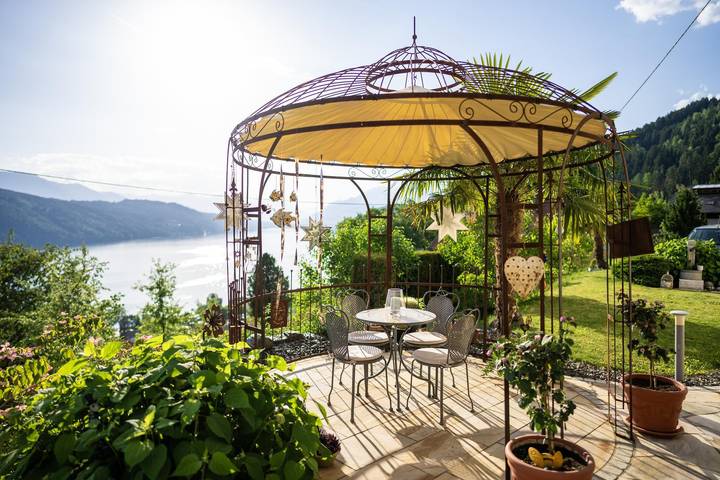 Bed and Breakfast für 4 Personen, mit Balkon und Terrasse sowie Garten und Pool am Millstätter See