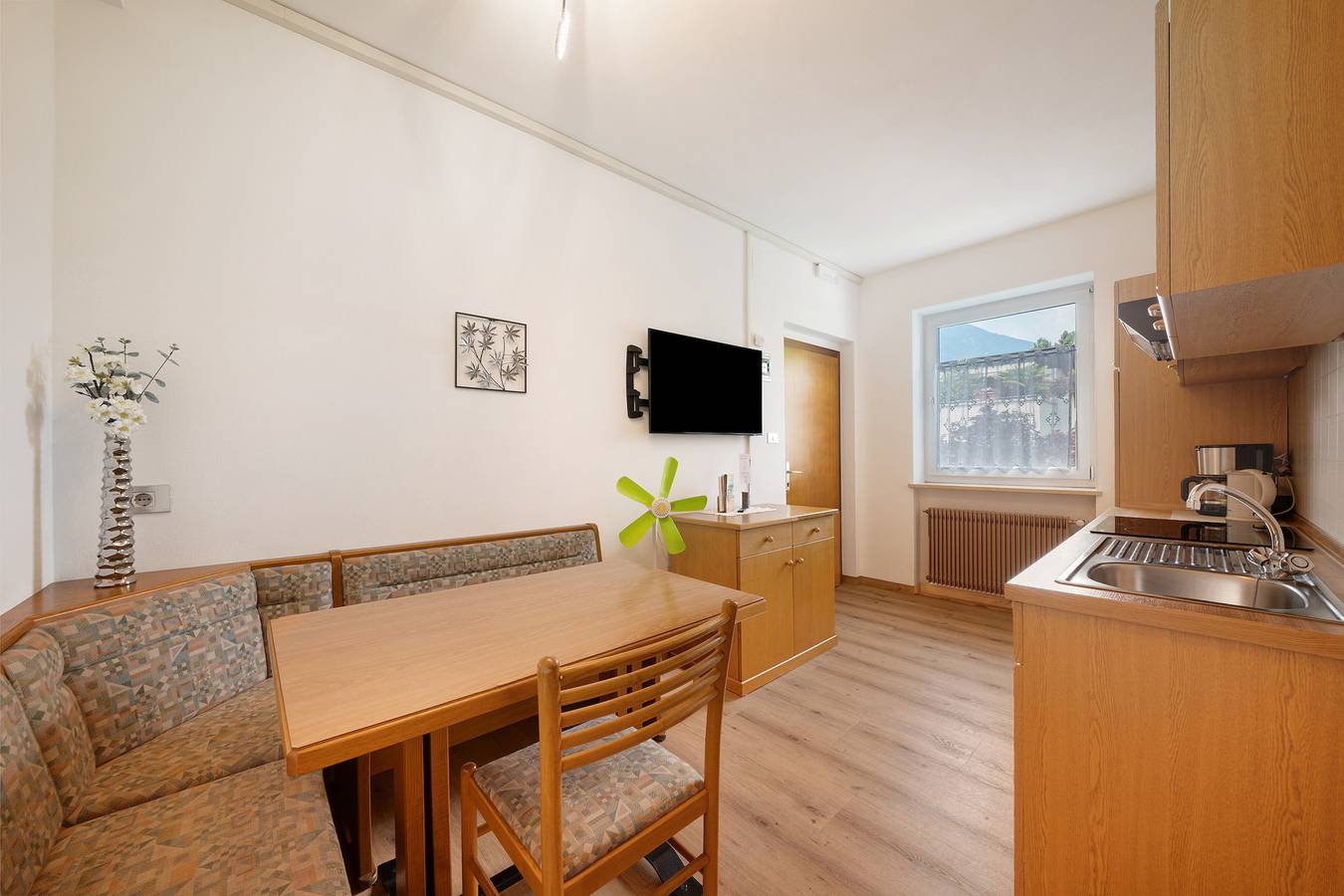 Ganze Wohnung, Ferienwohnung 'Rosalie 6' mit Bergblick, Gemeinschaftspool und Wi-Fi in Niederlana, Lana